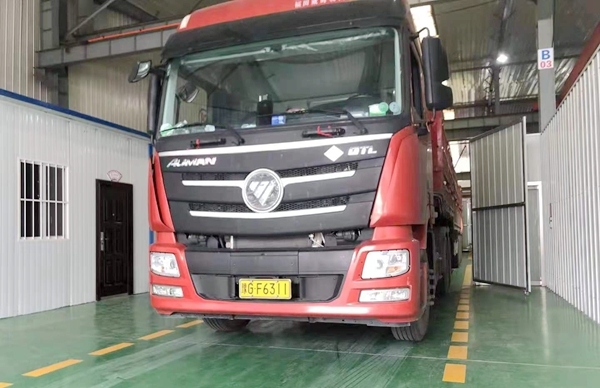 5月，河南新印禮品箱自動(dòng)穿提扣機(jī)持續(xù)發(fā)貨中